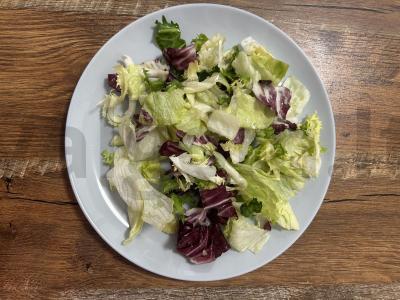 Dietinis salotas su braškėmis, avokadu ir krevetėmis Žingsnis 2