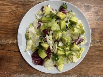 Dietinis salotas su braškėmis, avokadu ir krevetėmis Žingsnis 3