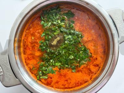 Harcho sriuba su pomidorais ir apvaliais ryžiais Žingsnis 4