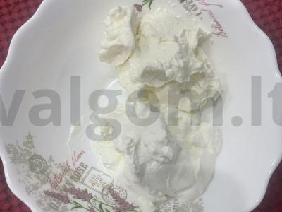 Mini sūrio pyragas su grietinėlėmis ir varškės sūriu Žingsnis 1