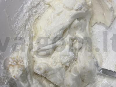 Mini sūrio pyragas su grietinėlėmis ir varškės sūriu Žingsnis 3