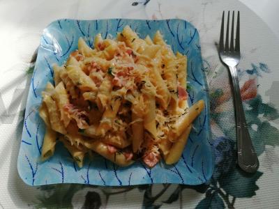 Penne su bekonu ir sūriu pagrindine nuotrauka