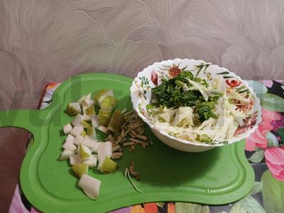 Kopūstų, špinatų ir česnako salotas Žingsnis 2