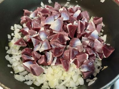 Grikių košė grietinės padaže su antis skrandžiais Žingsnis 1