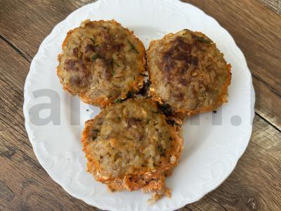 Mėsos ežiukai grietinės-tomato padaže pagrindine nuotrauka