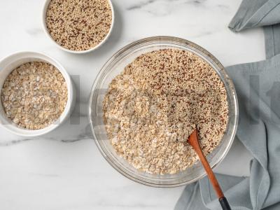 Namų granola su džiovintomis vyšniomis ir šokoladu Žingsnis 1