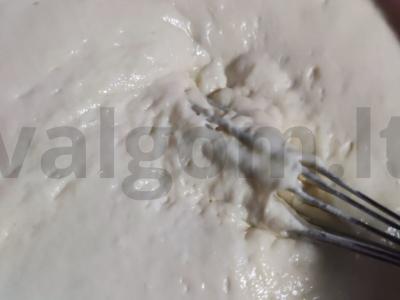 Kefyro blynai su uogiene Žingsnis 1