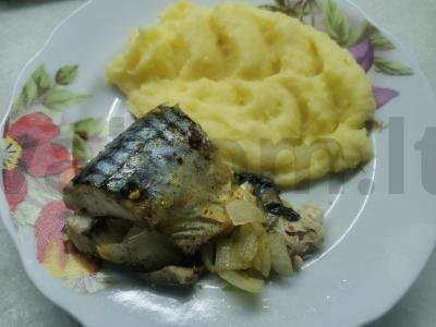 Skumbrė, kepta folijoje pagrindine nuotrauka