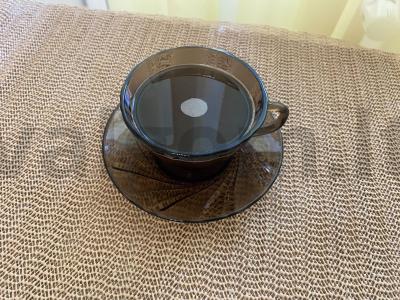 Juodasis saldus kava su kardamonu ir imbieru pagrindine nuotrauka