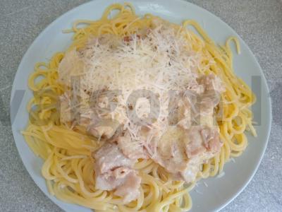 Spagečiai su bekonu ir parmezanu pagrindine nuotrauka