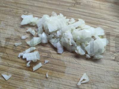 Salotas su sūriu ir žaliais žirneliais Žingsnis 3