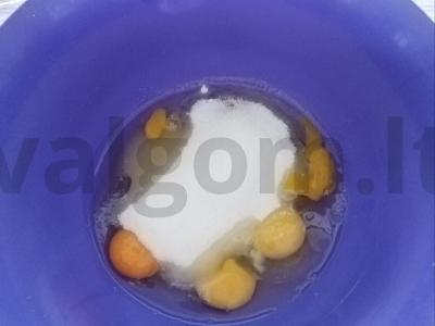 Šarlotė su maloniu rūgštumu Žingsnis 1