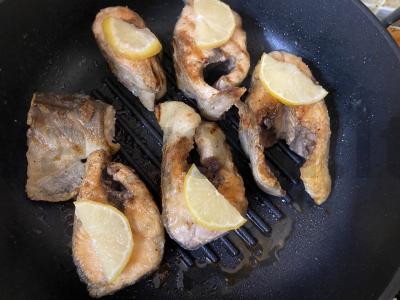 Kepta lašiša su juodaisiais pipirais Žingsnis 7