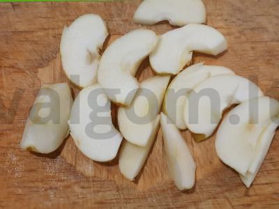 Antaninių obuolių kompotas su spanguolėmis Žingsnis 2