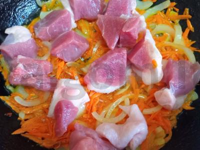 Jasmine ryžių plovas su kiauliena ir česnaku Žingsnis 2