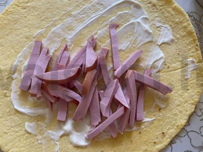 Tortas iš lavašo su dešra, daržovėmis ir sezamu Žingsnis 2