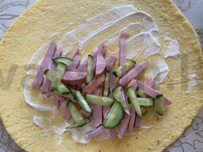 Tortas iš lavašo su dešra, daržovėmis ir sezamu Žingsnis 3