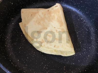 Tortas iš lavašo su dešra, daržovėmis ir sezamu Žingsnis 7