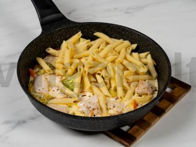 Grietinėlės makaronai su vištiena ir daržovėmis Žingsnis 6