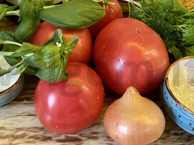 Aštrus salotas su pomidorais ir marinuotais svogūnais Žingsnis 1