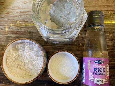 Aštrus salotas su pomidorais ir marinuotais svogūnais Žingsnis 3