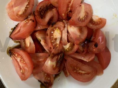 Aštrus salotas su pomidorais ir marinuotais svogūnais Žingsnis 6