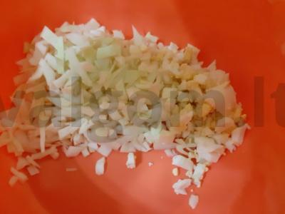 Kopūstų salotas su rūkytomis dešromis Žingsnis 1