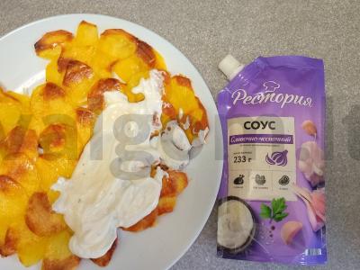 Bulvių blynai su česnaku padažu ir dešra Žingsnis 4