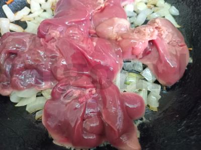 Troškinta vištienos kepenėlė su kuskuso garnyru Žingsnis 2