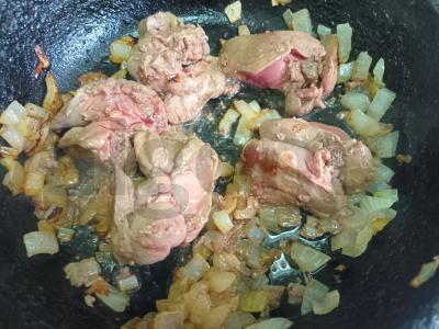 Troškinta vištienos kepenėlė su kuskuso garnyru Žingsnis 3