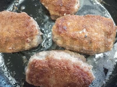 Jautienos kotletai su sūriu ir bulguro garnyru Žingsnis 9