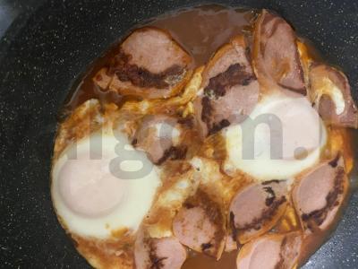 Kiaušiniai su bekonu ir vyšniniais pomidorais Žingsnis 3