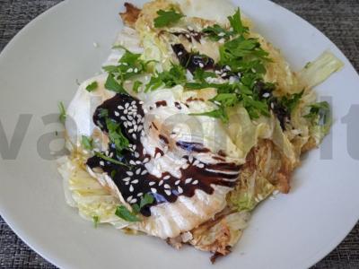 Pekino kopūstas azijietiškai pagrindine nuotrauka