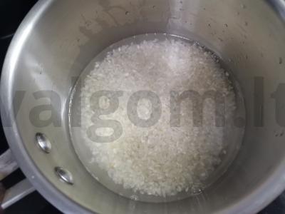 Rulonai su upėtakiu, avokadu, agurku ir kreminiu sūriu Žingsnis 1