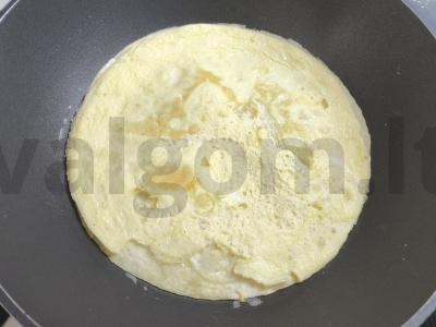 Tortilija su dešra ir kiaušiniu pusryčiams Žingsnis 4