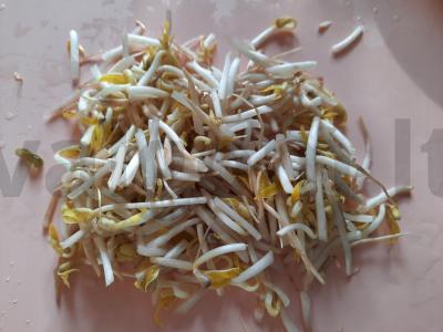 Lengvas salotas su mungo daigais ir vynuogėmis Žingsnis 3