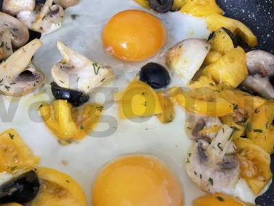 Kiaušiniai daržovių apvalkale pusryčiams Žingsnis 4