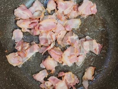 Makaronai „A-la carbonara“ su itališkais prieskoniais Žingsnis 2