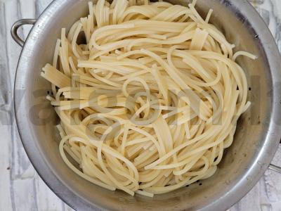Makaronai „A-la carbonara“ su itališkais prieskoniais Žingsnis 4