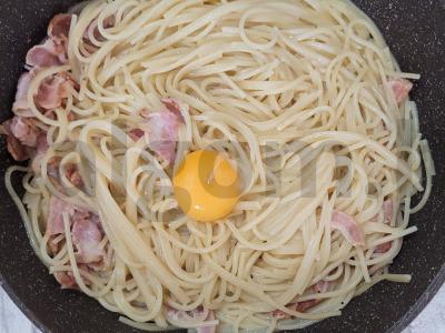 Makaronai „A-la carbonara“ su itališkais prieskoniais Žingsnis 6