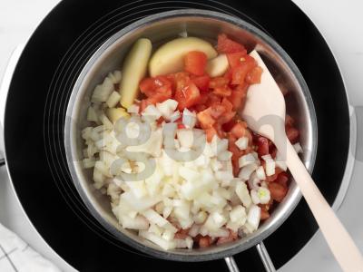 Pomidorų ir obuolių čatnis žiemai Žingsnis 4