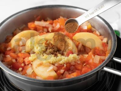 Pomidorų ir obuolių čatnis žiemai Žingsnis 5