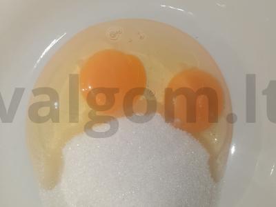 Šarlotė su kriaušėmis ir obuoliais Žingsnis 1