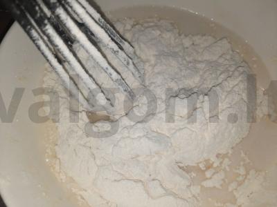 Šarlotė su kriaušėmis ir obuoliais Žingsnis 3