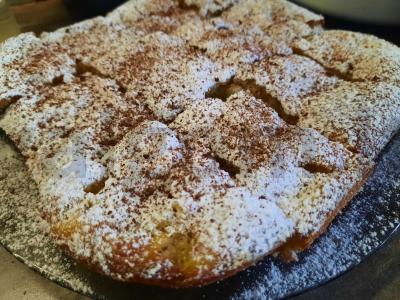 Šarlotė su kriaušėmis ir obuoliais pagrindine nuotrauka