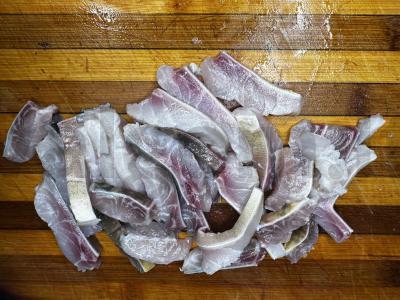 Žuvies salotas „He“ Žingsnis 1