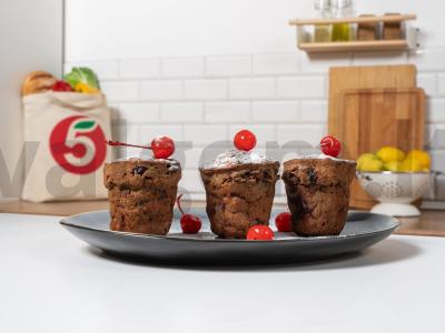 Vaisių ir šokolado keksiukai pagrindine nuotrauka