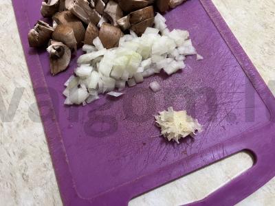 Kepintos grybai grietinėlės padaže Žingsnis 4