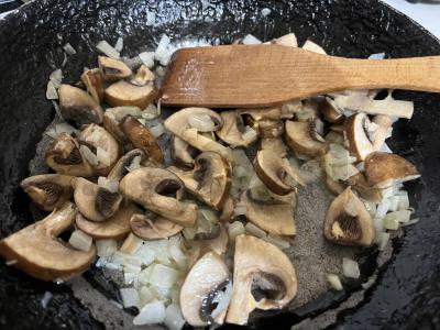 Kepintos grybai grietinėlės padaže Žingsnis 9