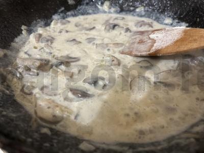 Kepintos grybai grietinėlės padaže Žingsnis 15